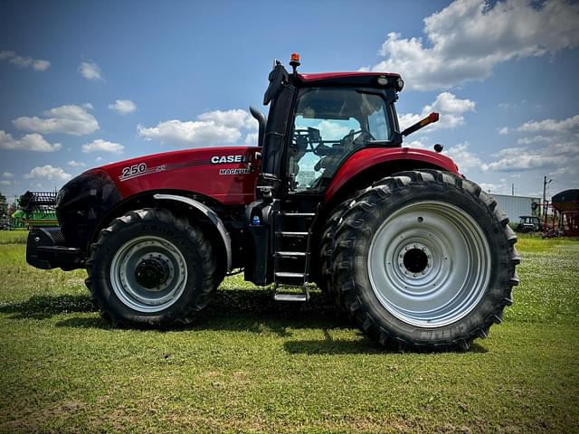 Image of Case IH Magnum 250 equipment image 1