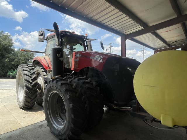 Image of Case IH Magnum 250 equipment image 2