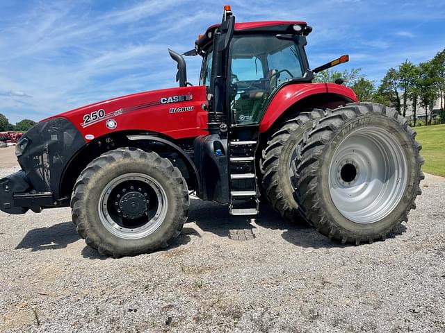 Image of Case IH Magnum 250 equipment image 3