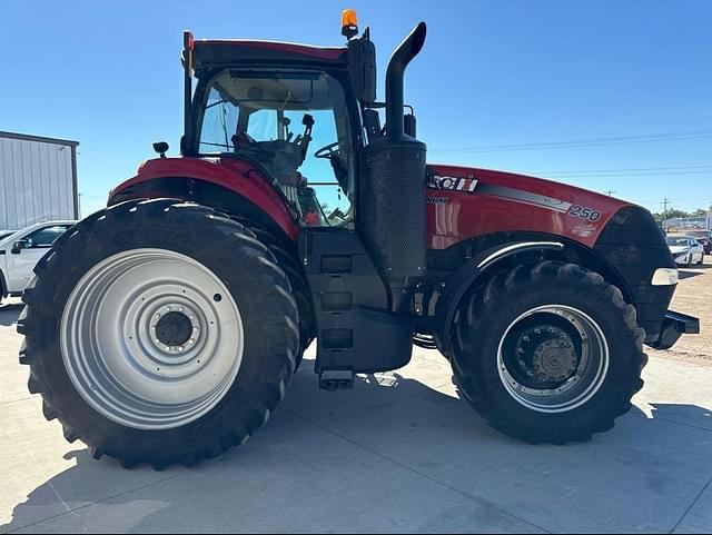 Image of Case IH Magnum 250 equipment image 4