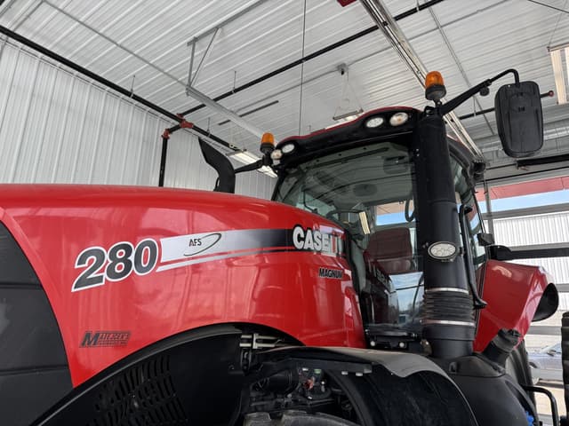 Image of Case IH Magnum 280 equipment image 2