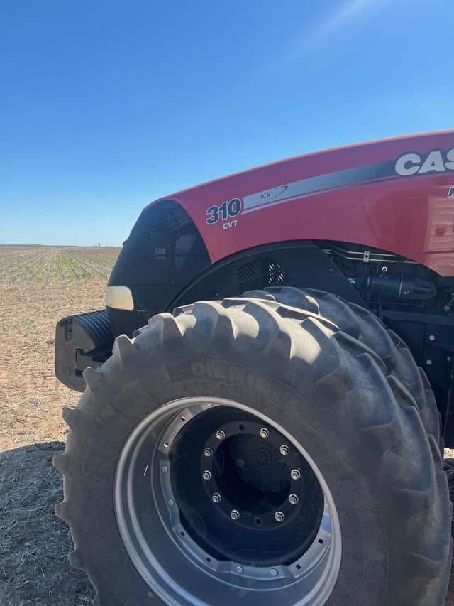 Image of Case IH Magnum 310 equipment image 4