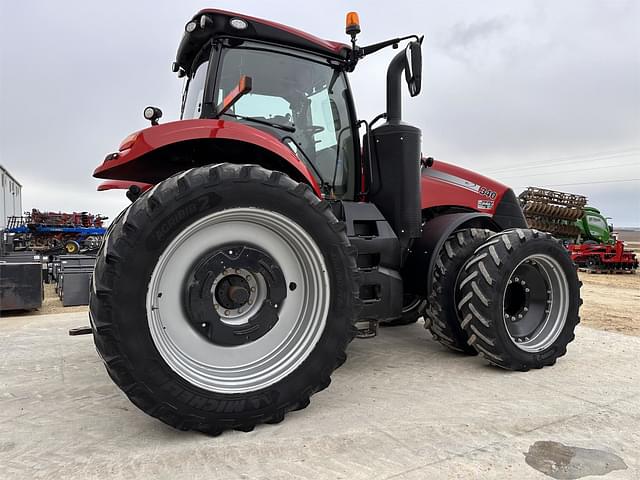 Image of Case IH Magnum 340 equipment image 2