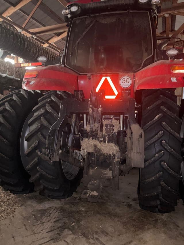 Image of Case IH Magnum 340 equipment image 2