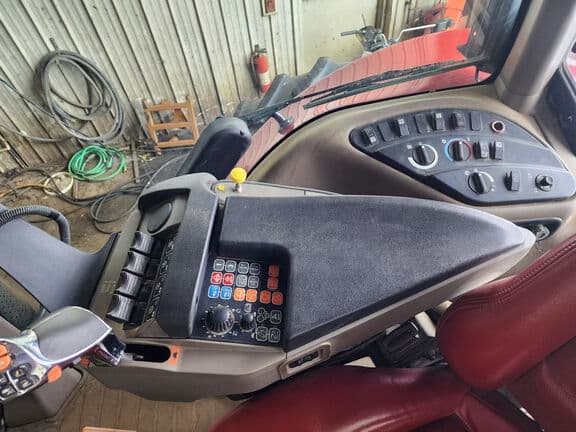 Image of Case IH Magnum 340 equipment image 4