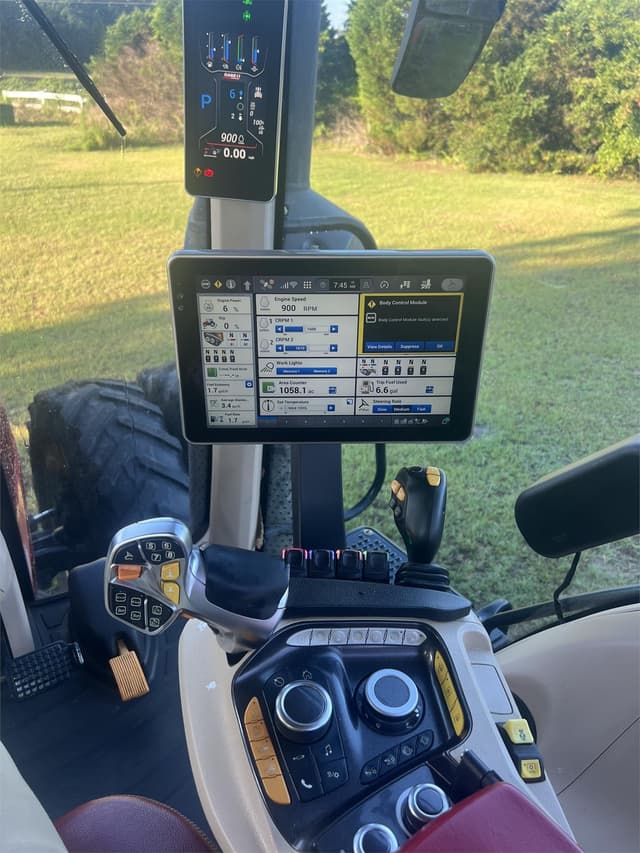 Image of Case IH Magnum 340 equipment image 4