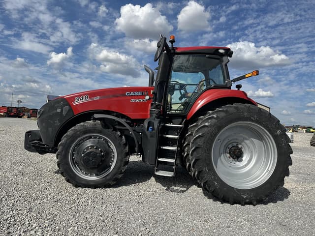 Image of Case IH Magnum 340 equipment image 2