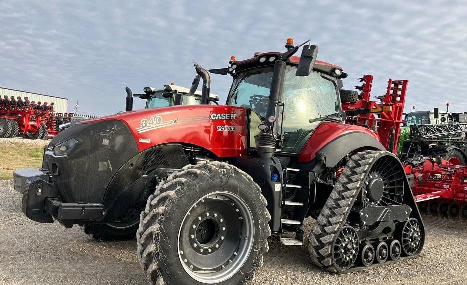 Image of Case IH Magnum 340 Rowtrac Primary image