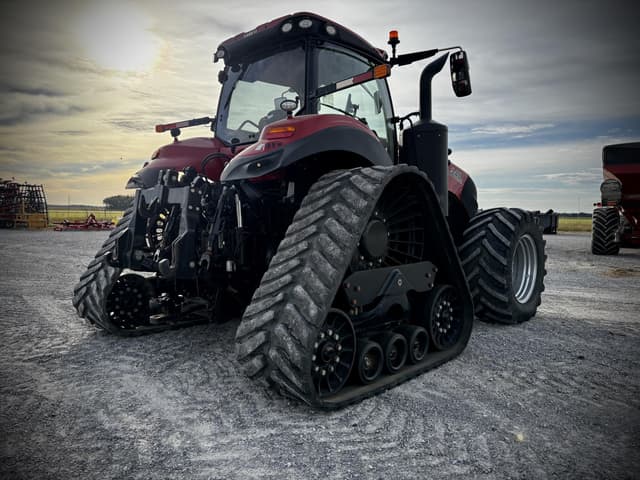 Image of Case IH Magnum 340 equipment image 4