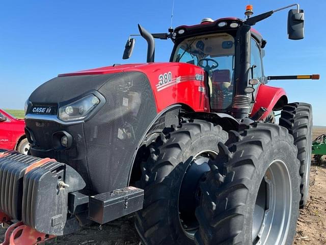 Image of Case IH Magnum 380 RowTrac equipment image 2