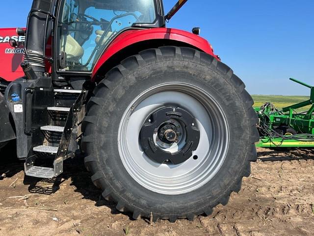 Image of Case IH Magnum 380 RowTrac equipment image 3