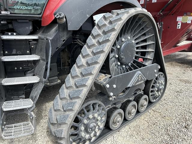 Image of Case IH Magnum 380 RowTrac equipment image 4