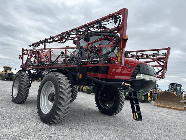 Image of Case IH Patriot 3340 equipment image 2