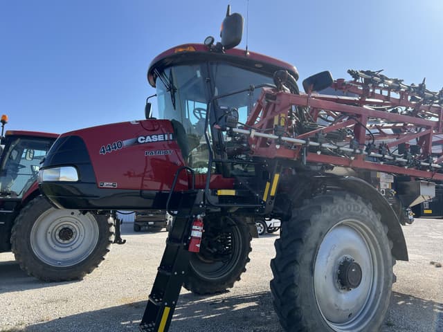 Image of Case IH Patriot 4440 equipment image 3