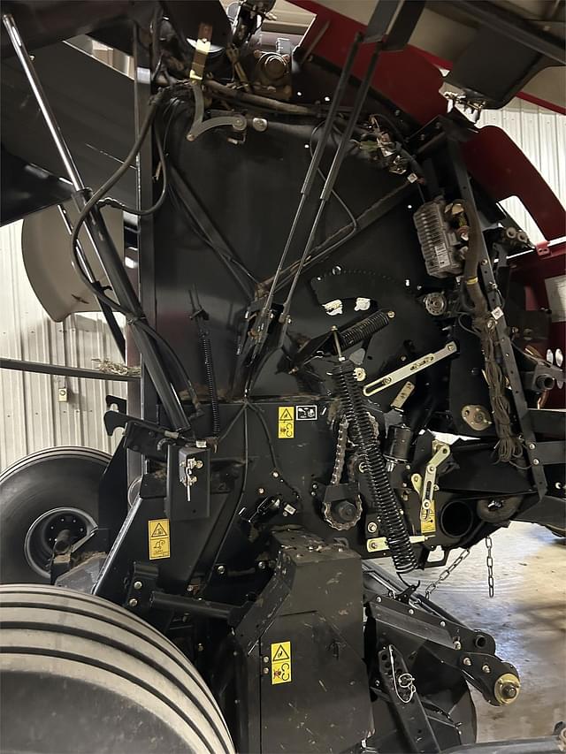 Image of Case IH RB565 equipment image 3