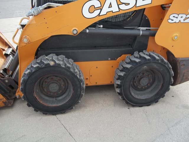 Image of Case SR210B equipment image 4