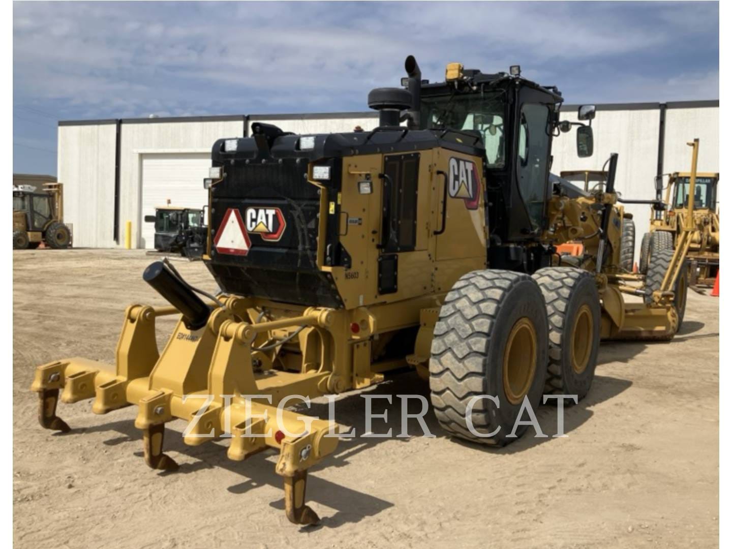 Main image Caterpillar 14