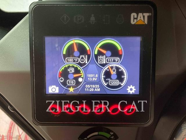 Image of Caterpillar 239D3 equipment image 4