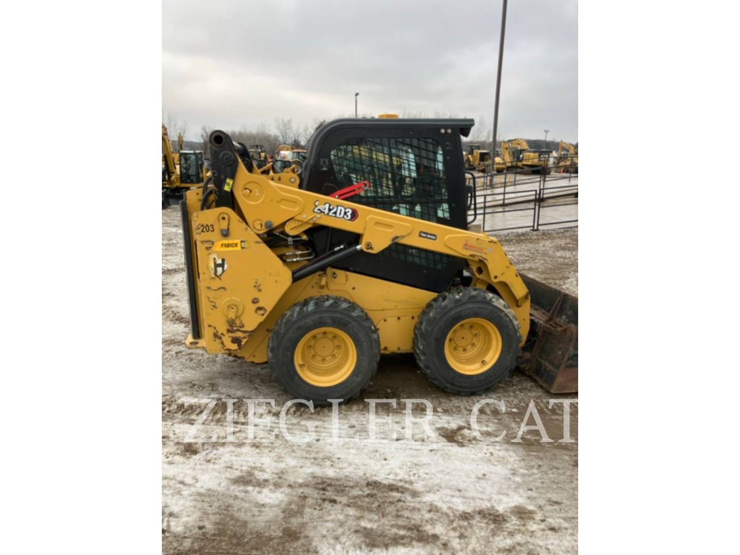 2020 Caterpillar 242D3 Equipment Image0