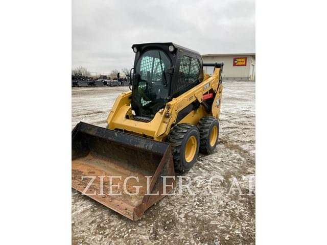 Image of Caterpillar 242D3 equipment image 2