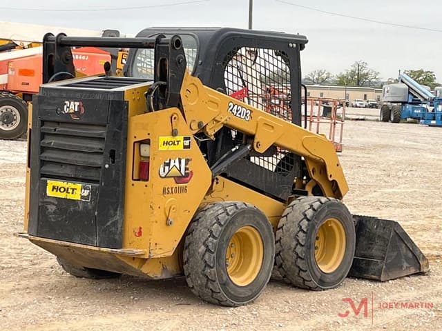 Image of Caterpillar 242D3 equipment image 2