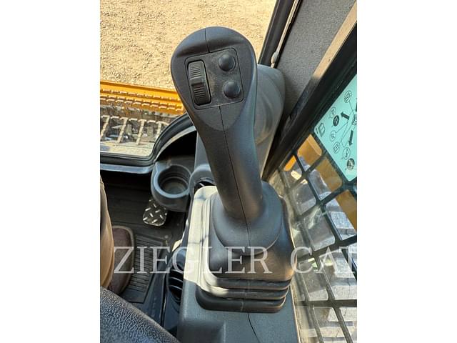Image of Caterpillar 262D3 equipment image 3
