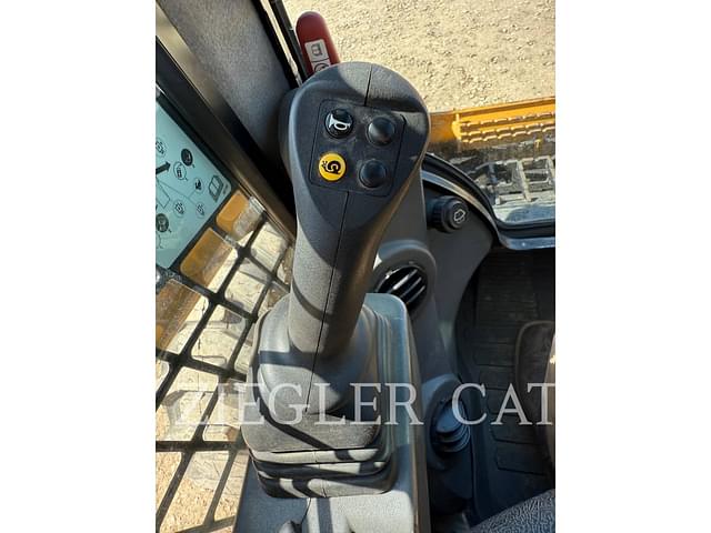Image of Caterpillar 262D3 equipment image 4