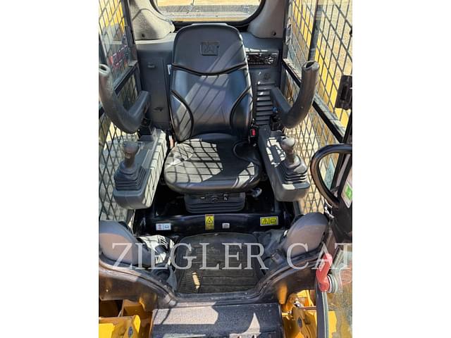 Image of Caterpillar 262D3 equipment image 2