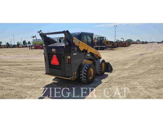 Image of Caterpillar 262D3 equipment image 2