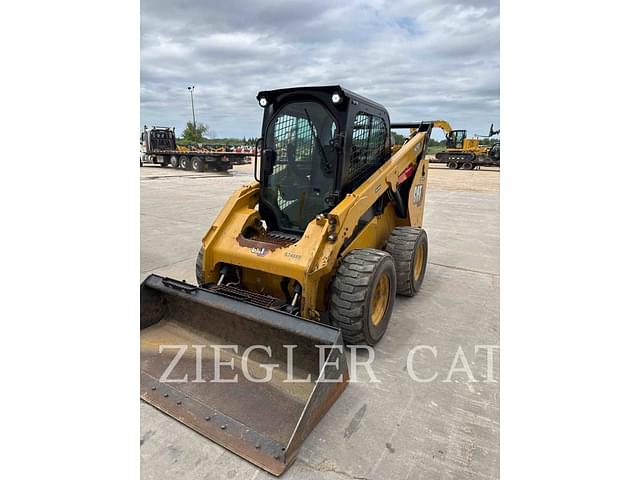 Image of Caterpillar 262D3 equipment image 3