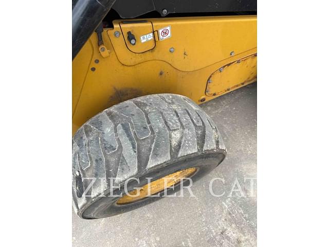 Image of Caterpillar 262D3 equipment image 2