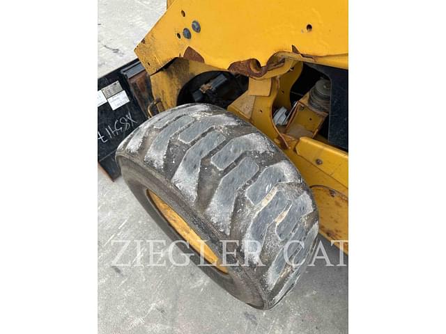 Image of Caterpillar 262D3 equipment image 4