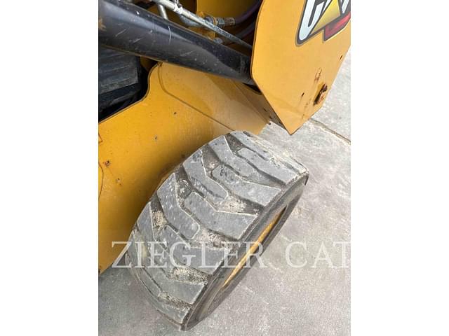 Image of Caterpillar 262D3 equipment image 4