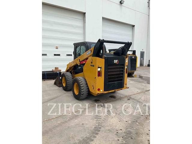 Image of Caterpillar 262D3 equipment image 3