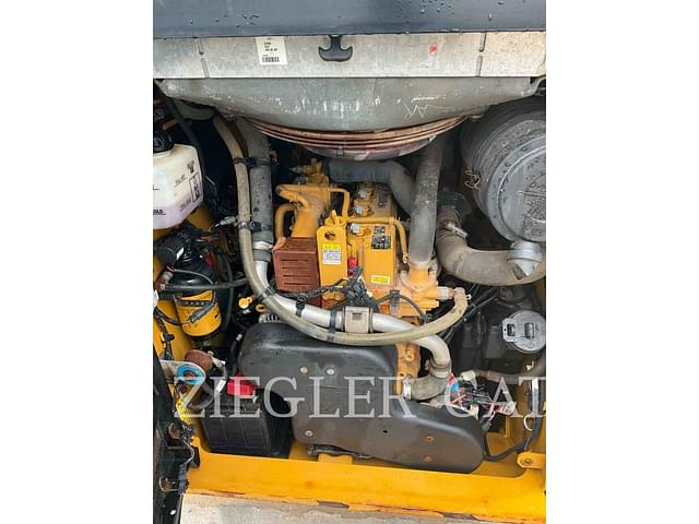 Image of Caterpillar 262D3 equipment image 2