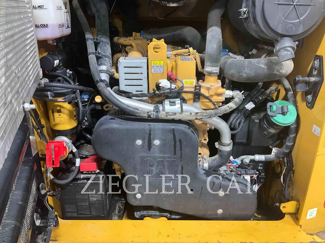 Image of Caterpillar 289D3 Primary image