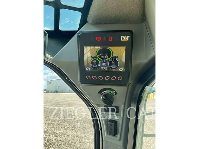 Image of Caterpillar 289D3 equipment image 3