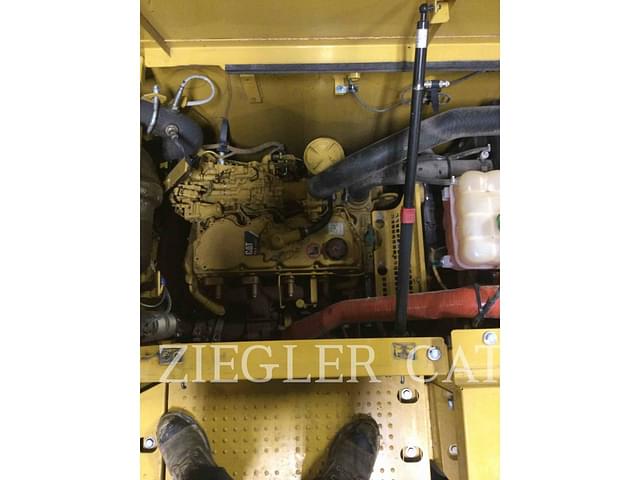Image of Caterpillar 315FL equipment image 4