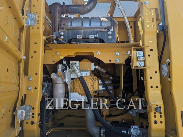 Image of Caterpillar 330 equipment image 4