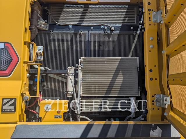 Image of Caterpillar 330 equipment image 2