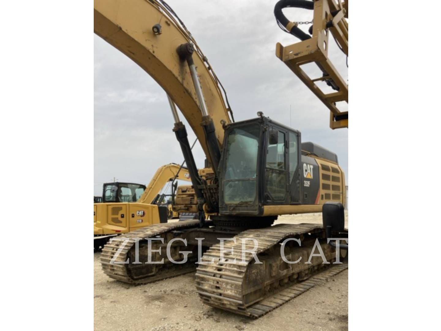 2020 Caterpillar 352F Equipment Image0