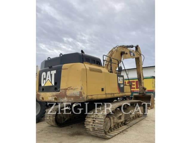 Image of Caterpillar 352F equipment image 3