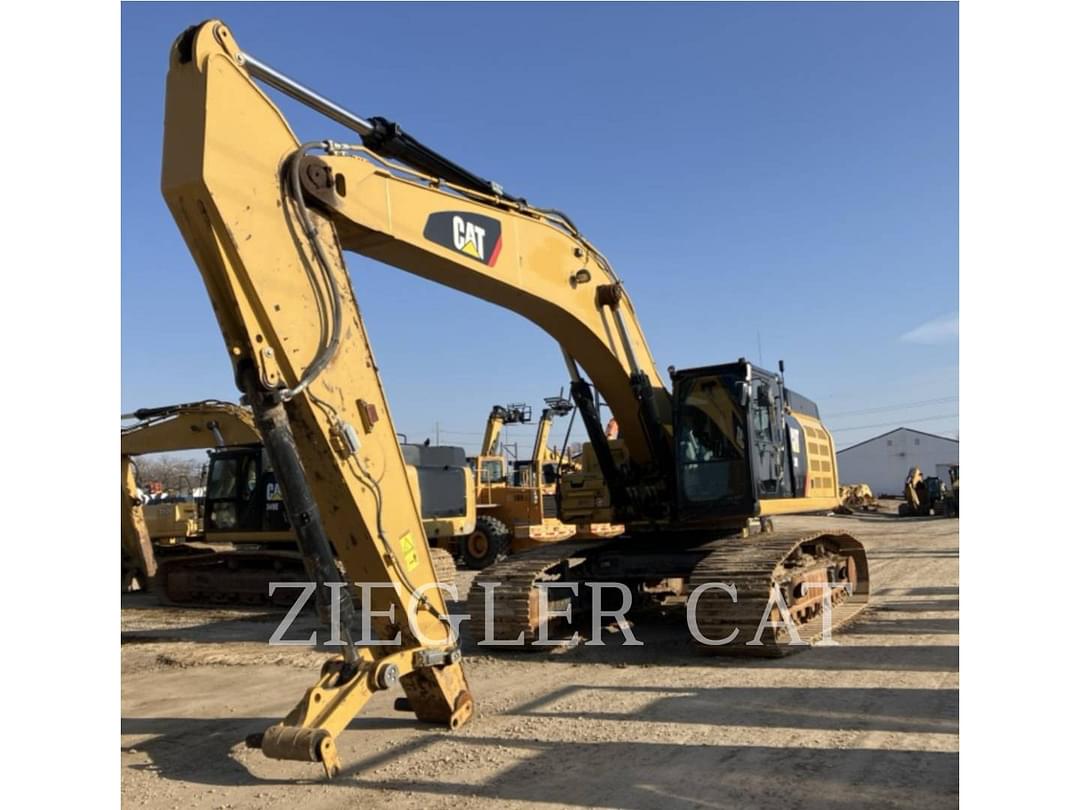 Image of Caterpillar 352F Primary image