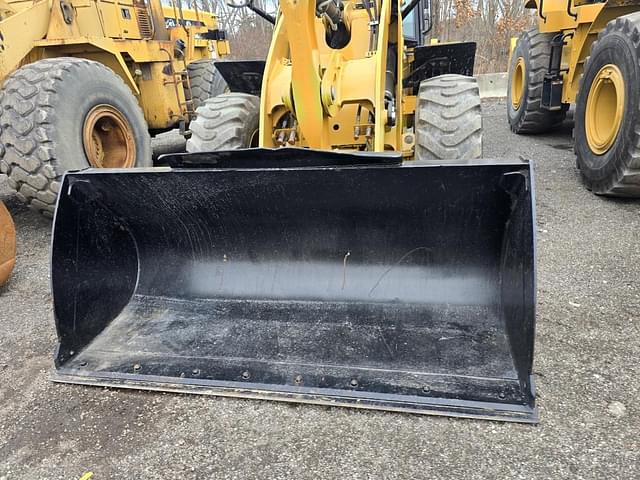 Image of Caterpillar 910M equipment image 2