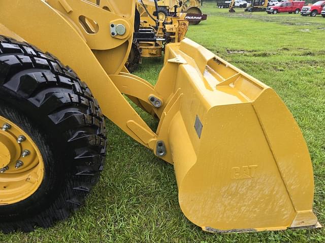 Image of Caterpillar 910M equipment image 3
