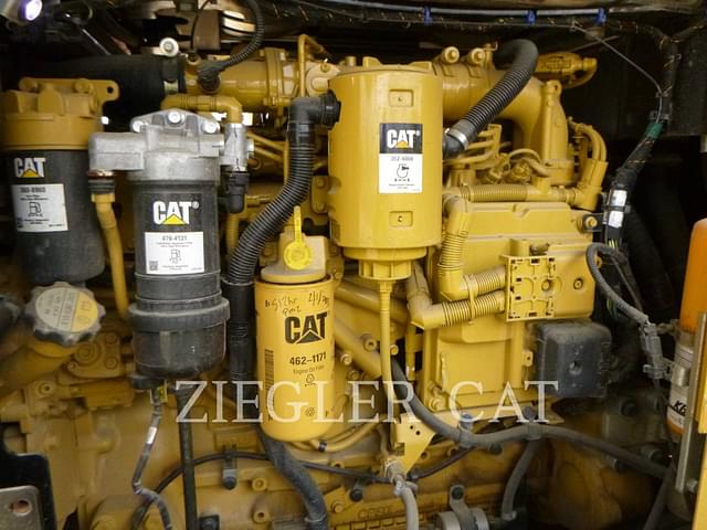 Image of Caterpillar 926M equipment image 2
