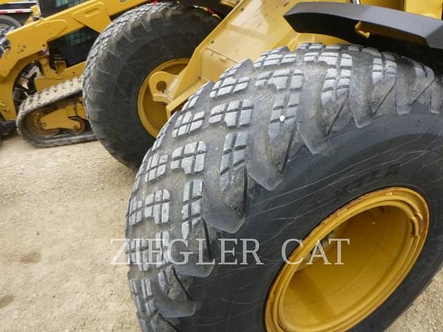 Image of Caterpillar 926M equipment image 2