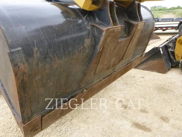 Image of Caterpillar 926M equipment image 3