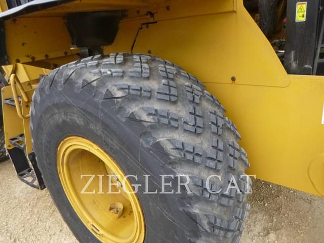 Image of Caterpillar 926M equipment image 4