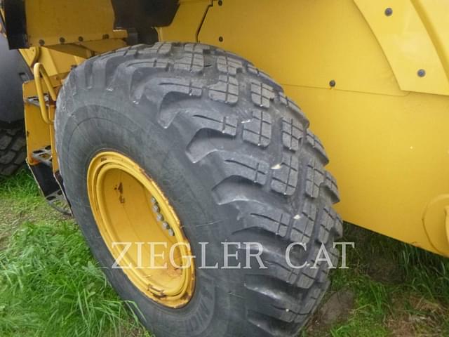 Image of Caterpillar 926M equipment image 2